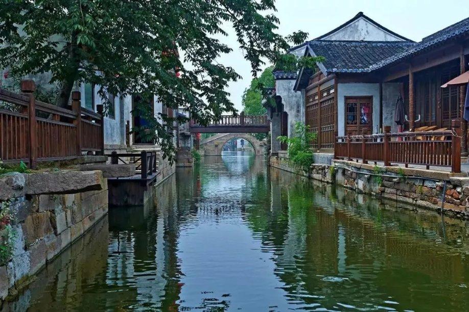 炎炎夏天，男生的花式衬衫怎么搭不会显得土？